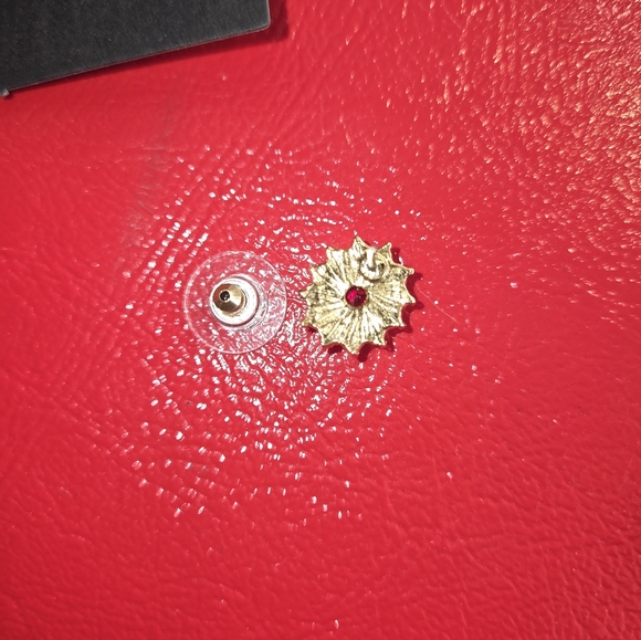 Avon Garnet Earrings - Picture 4 of 4